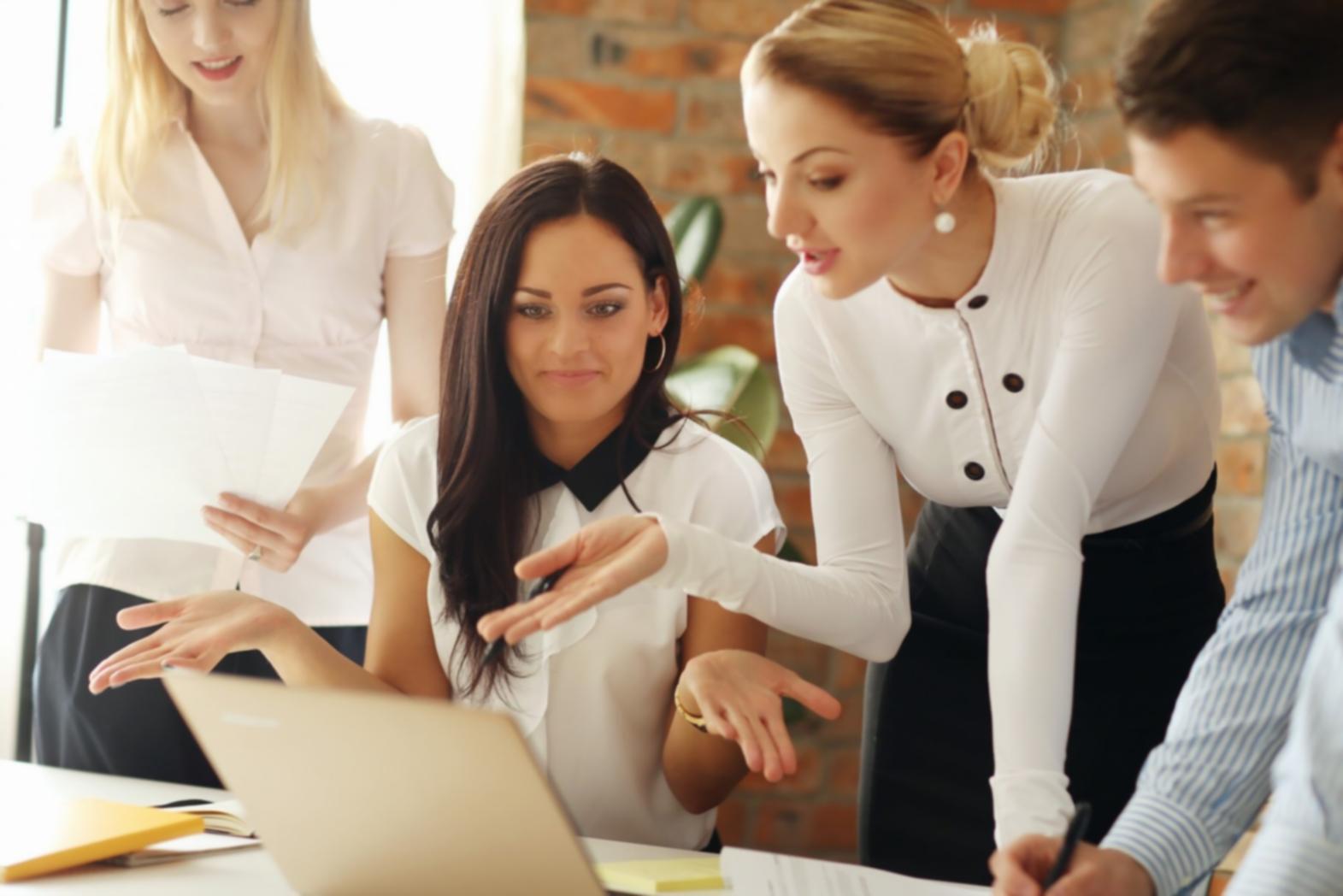 Grupa uczestników podczas warsztatów marketingowych